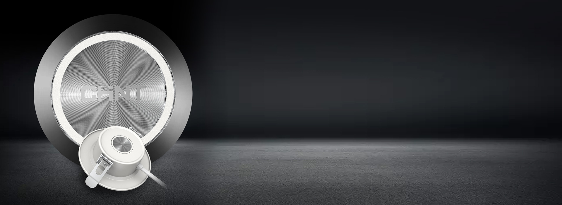 激光镭射，融合品牌DNA 精工车铝的底...