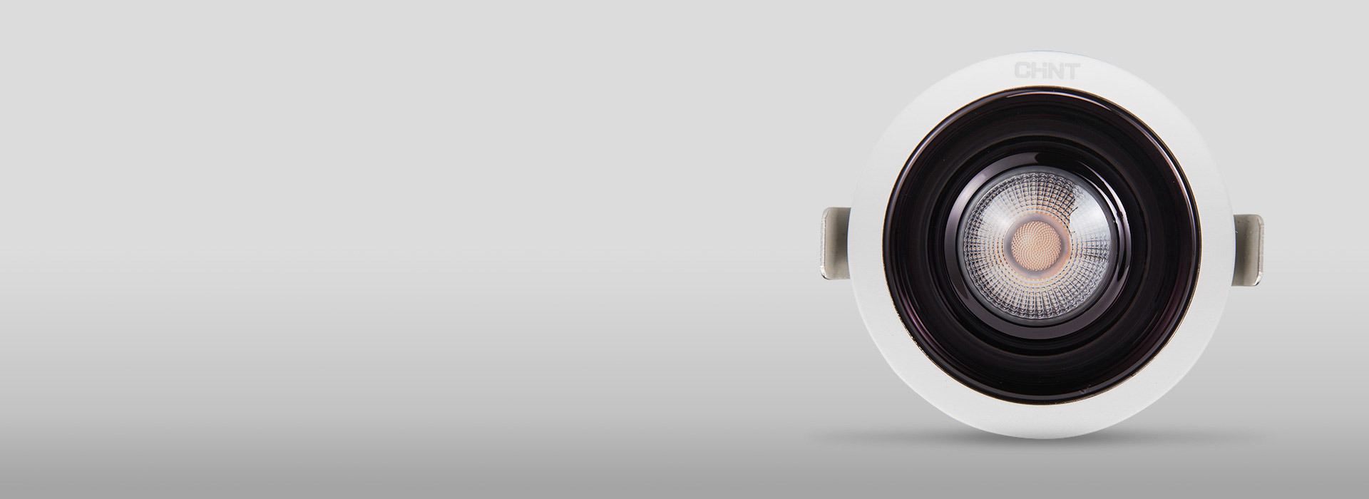 柔光防眩 光学扩散板，出光均匀柔和。 