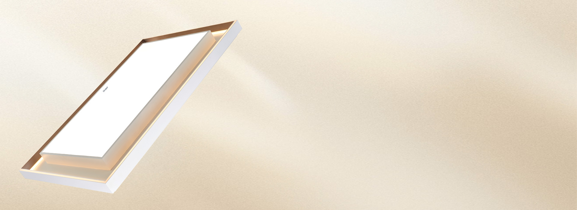 流畅美感，质朴纯粹 砂白色边框，融合浅...